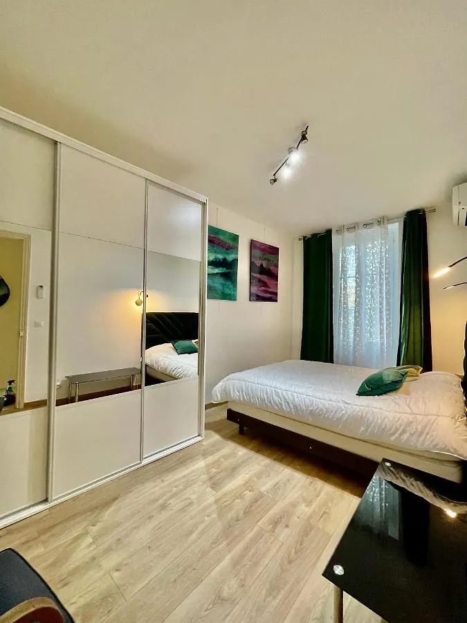 Apartment Spacious 3 Bedroom Flat Nice Center - Magnificent View-Parking
