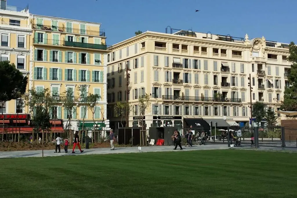 Spacious 3 Bedroom Flat Nice Center - Magnificent View-Parking