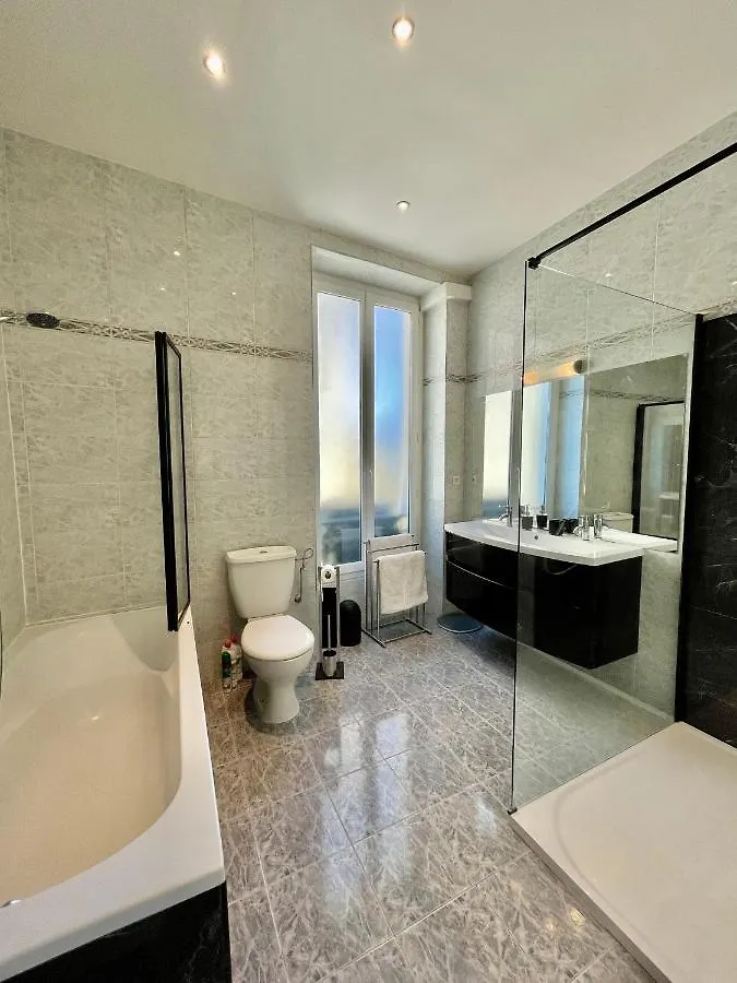 Spacious 3 Bedroom Flat Nice Center - Magnificent View-Parking